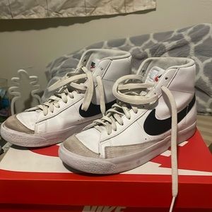 Nike Blazer Mid '77
Big Kids' Shoes
